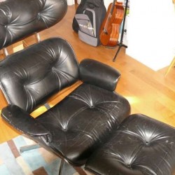 CHAISE LOUNGE + OTTOMAN    U.S.A  - PLAISANDRO Y CUERO NEGRO - 1.100 €